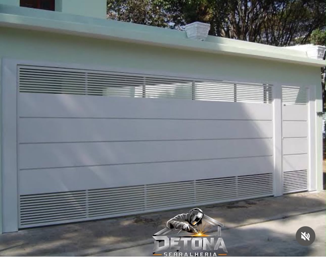 Portão de garagem residencial